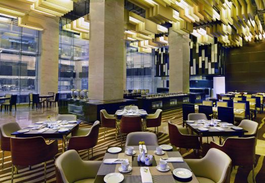 2. 래디슨 블루 차..