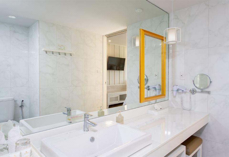 더 리비에르 바이 카타타니