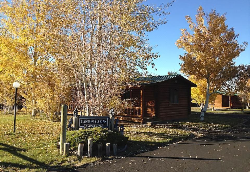 Canyon Cabins Lodging,Gallatin Gateway Updated 2024 Reviews & Prices