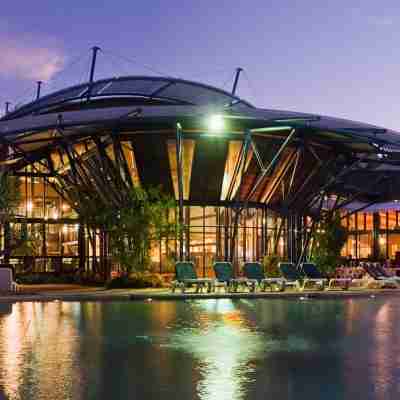 Kingfisher Bay Resort Hotel Exterior