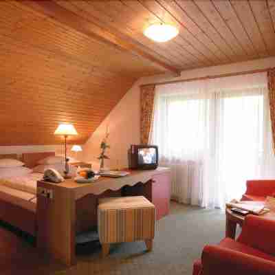 Landidyll Hotel Zum Kreuz Rooms