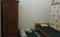 Budget Room in Solo Baru (Kamar Khusus Wanita) Hotels in Grogol