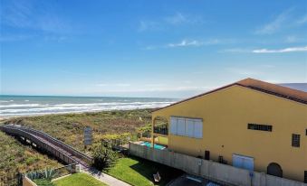 Seagull 404: Beachfront Condo W/Pool & Sundeck! Perfect for Couples or Families! 2 Bedroom Condo