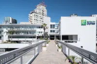 Holiday Inn Express San Diego Downtown Hotel dekat Point Loma Yacht Club