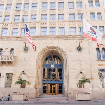 Courtyard by Marriott San Diego Downtown Отели рядом с достопримечательностью «Музей-авианосец «Мидуэй»»