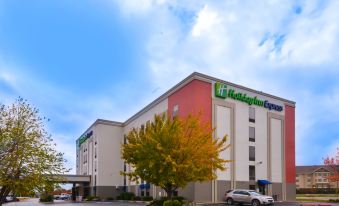 Holiday Inn Express & Suites Fayetteville-Univ of AR Area