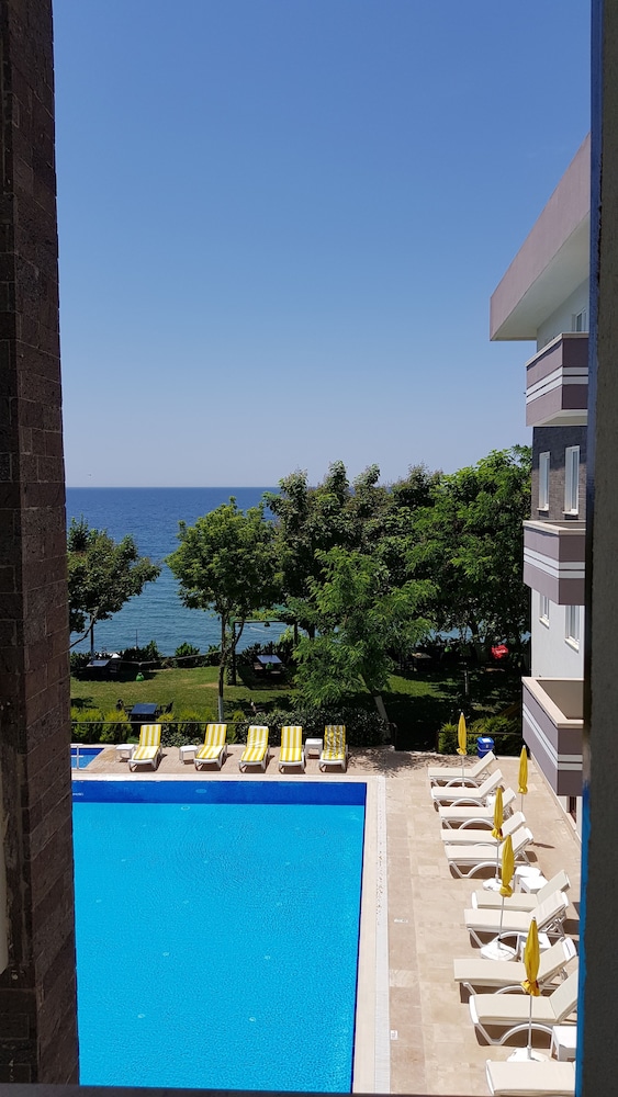 Troas Beach Hotel