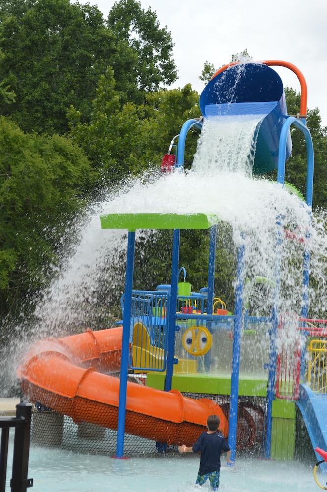 Country Cascades Waterpark Resort
