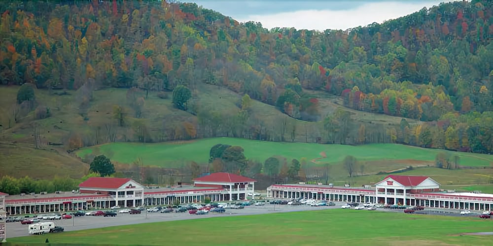 Days Inn & Suites by Wyndham Sutton Flatwoods