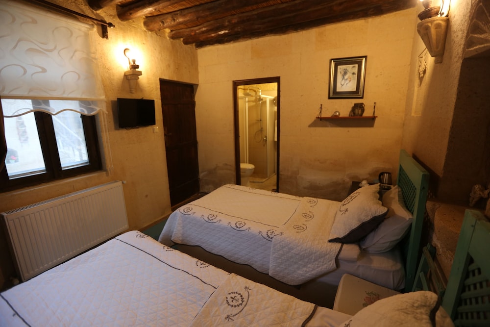 Antik Cave House