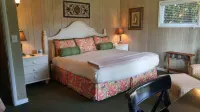 Pine Needles Lodge