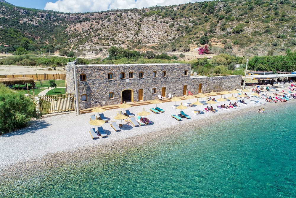 Kargilos Hotel & Beach