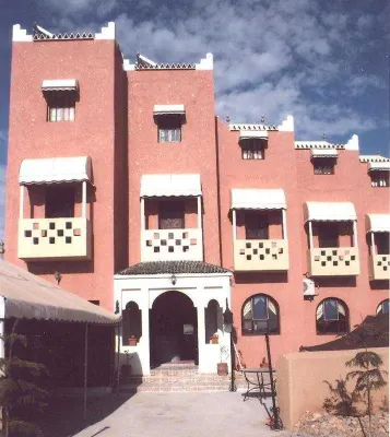 Well Center Riad Auberge Assounfou Hotels in Larjam