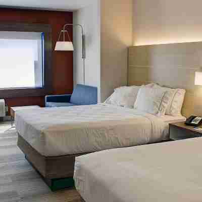 Holiday Inn Express & Suites Spencer Rooms