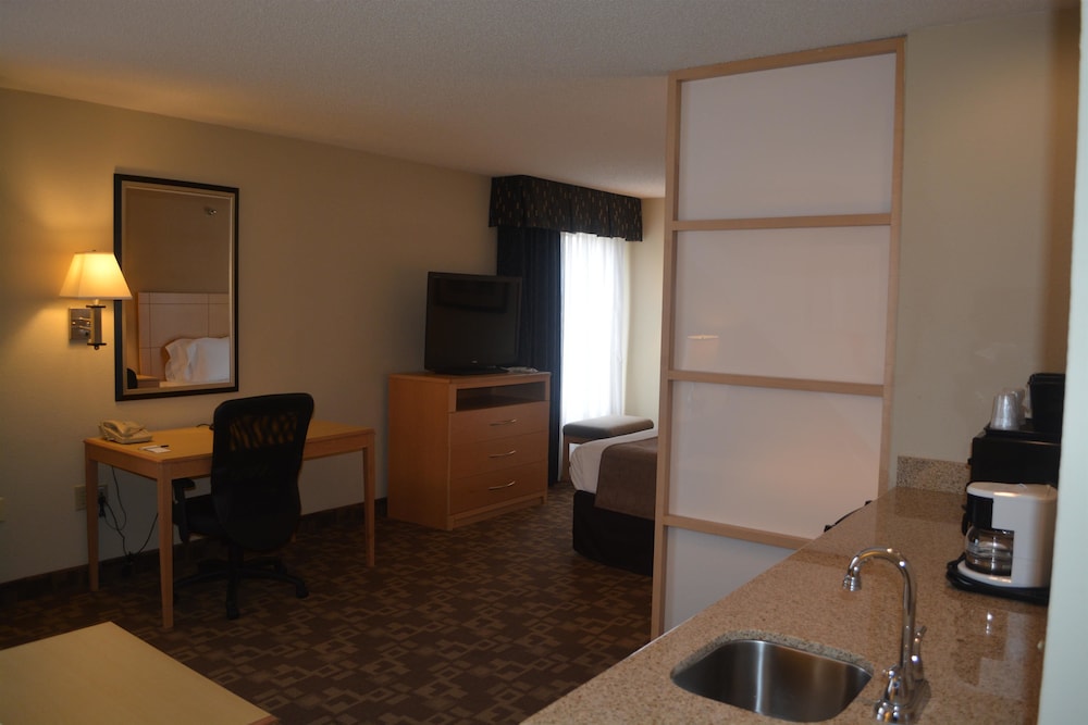 SureStay Plus Hotel by Best Western Roanoke Rapids I-95