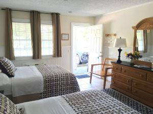 Westhampton Seabreeze Motel