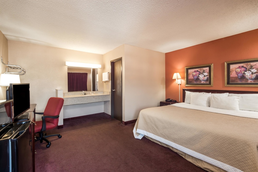 Days Inn by Wyndham Pittsburgh-Harmarville