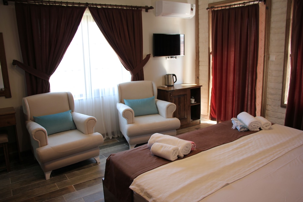 El Nazar Stone Suite