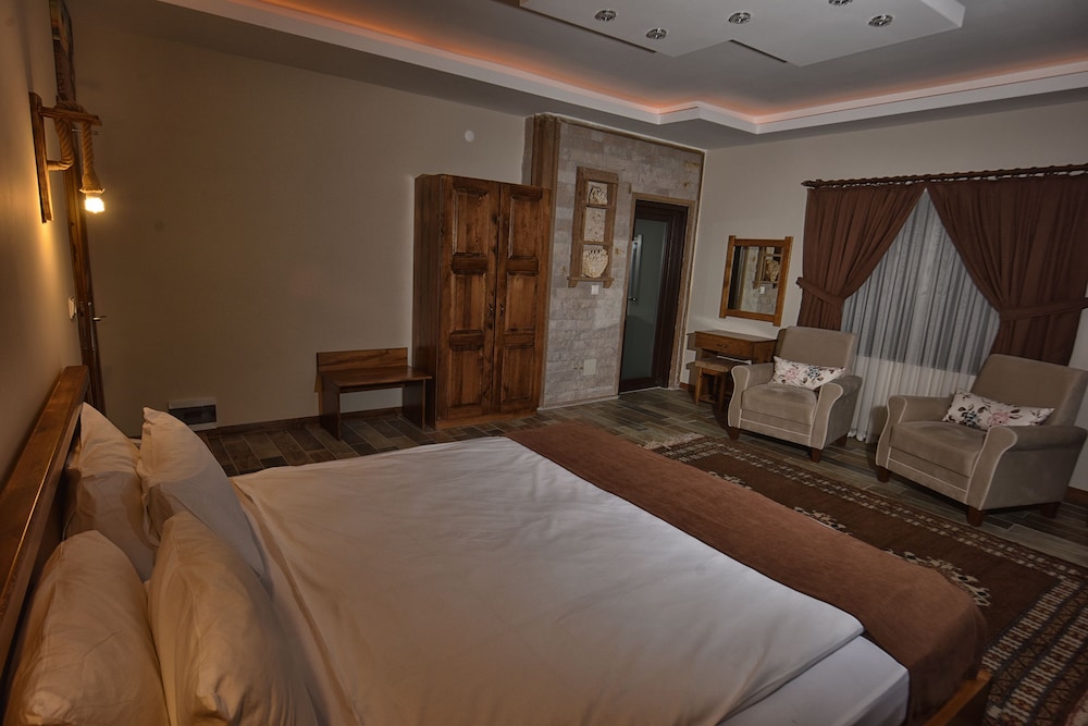 El Nazar Stone Suite