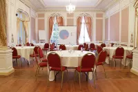 Court Colman Manor Hotels in Nottage