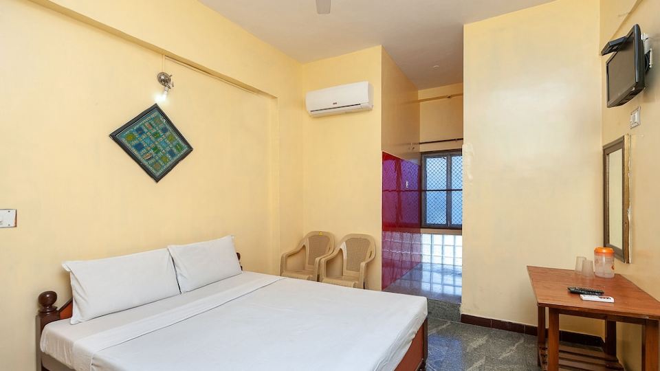 Spot on 36502 Sree Grand Lingam Residency