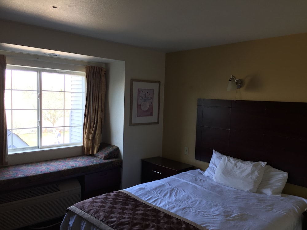 Toledo BridgePointe Inn & Suites by Hollywood Casino, Downtown, Owens College