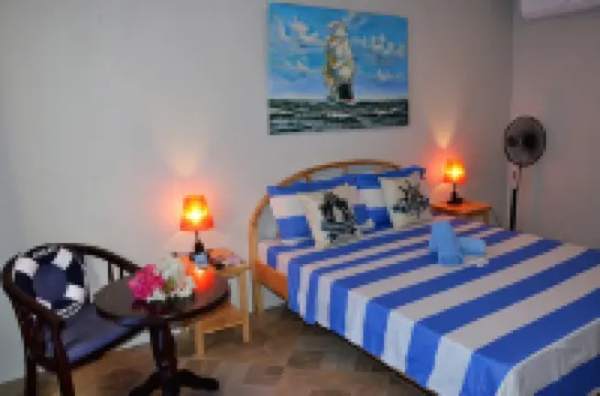 Captain's Lodge and Bar