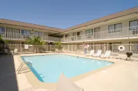 Americas Best Value Inn & Suites-Groves/Port Arthur - Parking
