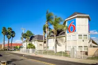 Motel 6 Riverside, CA - South Отели в г. Риверсайд