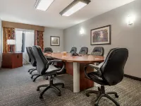 Quality Inn & Suites 5585 Ambler Drive Mississauga Ontario Hotels near Kipling Go Station