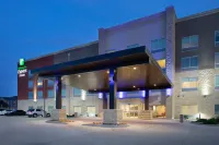 Holiday Inn Express & Suites Great Bend