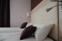 Brit Hotel Vendée Mer Hotel a Avrillé