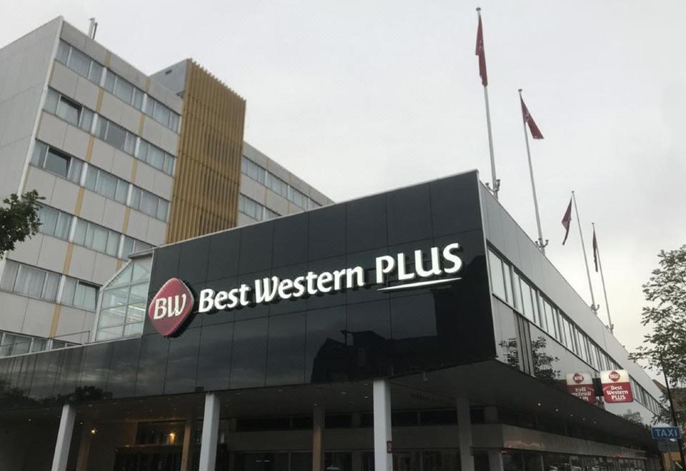 "a building with a large sign that reads "" best western plus "" prominently displayed on the front of the building" at Best Western Plus Airport Hotel Copenhagen