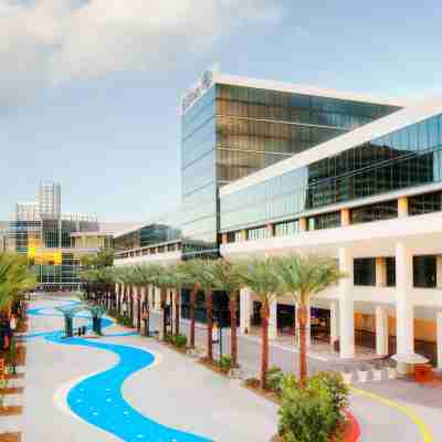 Hilton Anaheim Hotel Exterior