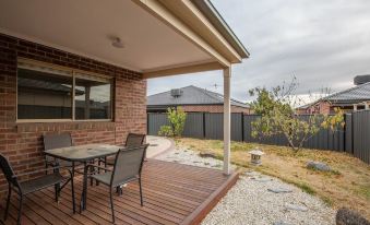 Spacious Lovely Home in Point Cook