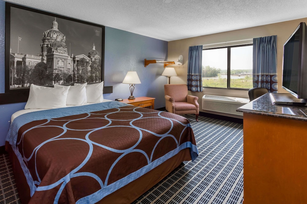 Super 8 by Wyndham Iowa City/Coralville