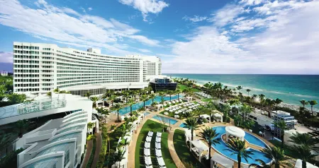 Fontainebleau Miami Beach Отели рядом с достопримечательностью «Майами-Бич»