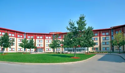 Residence & Conference Centre - Oakville Hotels near Marquis Bistro Restaurant & Grill