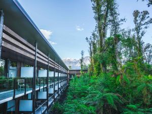 Te Waonui Forest Retreat