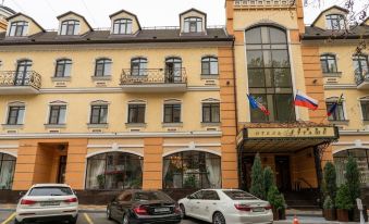 Attache Hotel