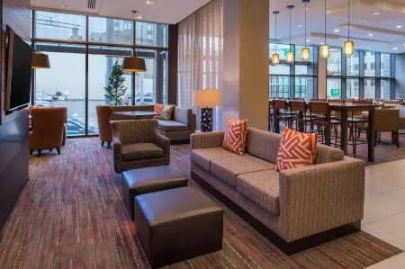 Residence Inn Seattle University District Отели рядом с достопримечательностью «Парк Мэттьюс Бич»
