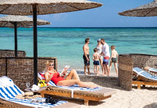 더 스리 코너즈 파이루즈 플라자