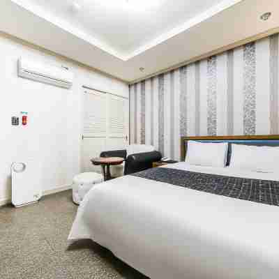 Gumi Modern Business Hotel Rooms