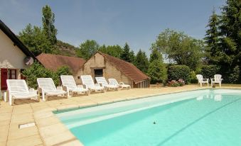 Charming Cottage with Pool in V Zac South of France