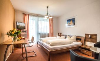 Landhotel Weißer Hahn - Housity