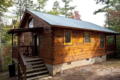 Private and Perfect! - Hot Tub, King Bed, Fireplace - Dog and Motorcycle Friendly Studio Cabin