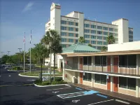 Ramada by Wyndham Kissimmee Gateway - parking