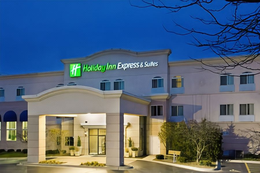 Holiday Inn Express & Suites Chicago-Libertyville-Libertyville Updated 2023  Room Price-Reviews & Deals | Trip.com