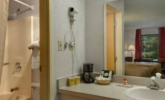 Super 8 by Wyndham Knoxville North/Powell