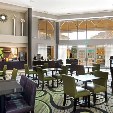 La Quinta Inn & Suites by Wyndham Macon